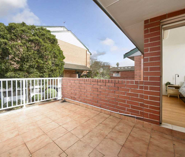 Low-maintenance living at its best.... - Photo 3