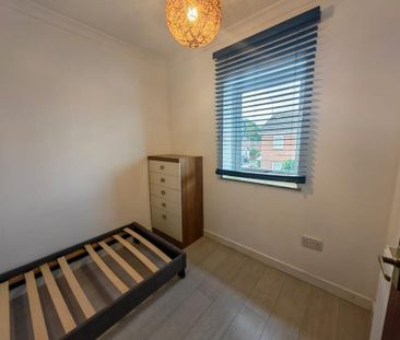 3 bedroom semi-detached house to rent - Photo 3