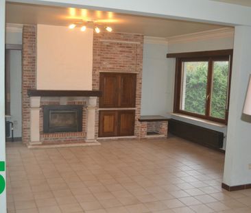 Open bebouwing met 3 slaapkamers vlak bij het centrum - Photo 1