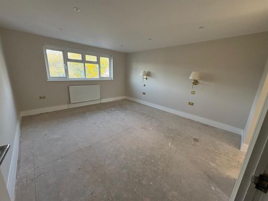 4 bed house to rent in Wych Elms, Park Street, AL2 - Photo 1