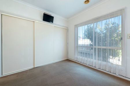 Beautiful, well maintained home! - Photo 2