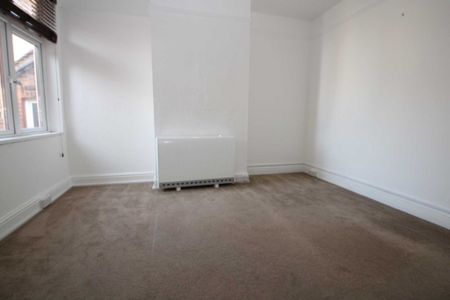 2 bed Flat for rent - Photo 5