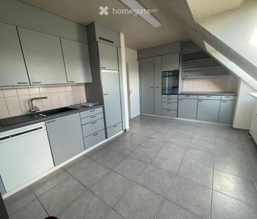 Schöne 4.5-Zimmer-Wohnung mit Terrasse und Garage in Kloten - Photo 2