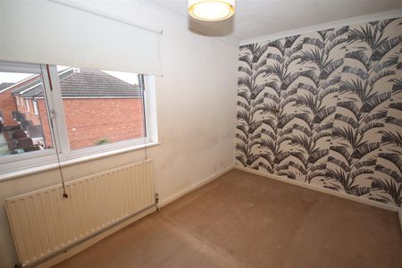 2 bedroom Terraced House to let - Photo 2