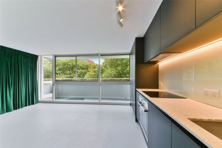 Recently Refurbished Apartment with Large Balcony, Marylebone - Photo 2