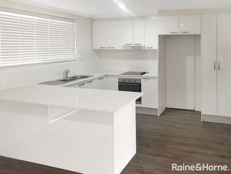 Renovated 3 bedroom single level townhouse near Karabar Shopping Mall. - Photo 2