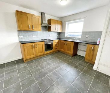 2 bedroom flat to rent - Photo 2