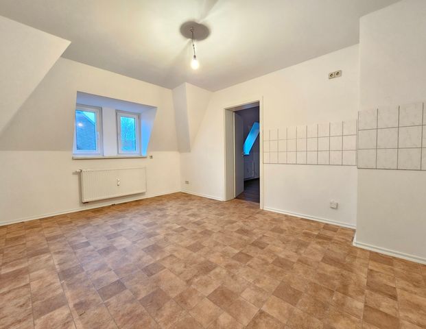 Schöne geräumige Dachgeschosswohnung in Stadtvilla - Photo 1