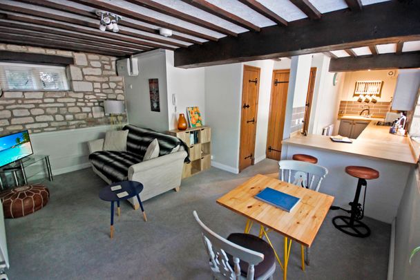 Bowbridge Lock, Stroud, Gloucestershire, GL5 2JZ - Photo 1