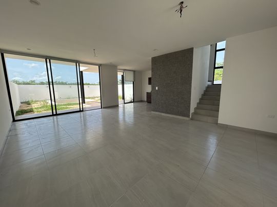 Casa en Tamora residencial, con vista a un cenote y amenidades dentro de la privada. - Photo 1