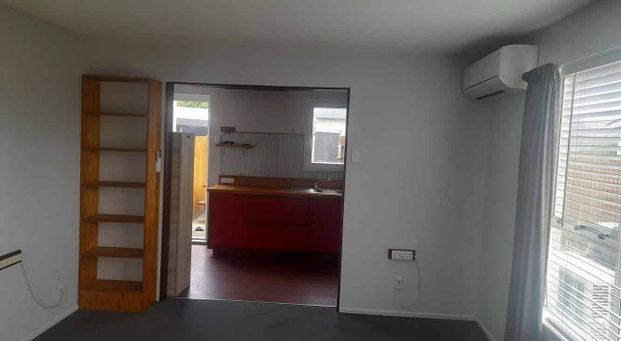 Sunny 2 bedroom, small garden, with BBQ area - Photo 1