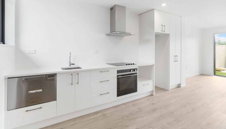 Modern new build townhouse! - Photo 2