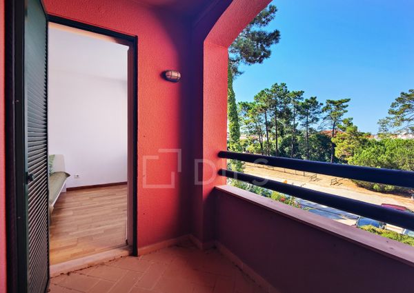 Apartamento T1+1 mobilado e com varandas, no condomínio da Herdade da Aroeira