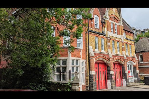 1 Bed Flat, Sunbury Street, SE18 - Photo 1