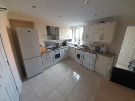 1 bedroom in a house share to rent - Photo 5