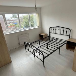 House share for Rent in Halton Lodge, Runcorn Handforth: Room 1 - Photo 2