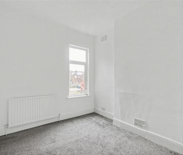 2 bedroom end of terrace house to rent - Photo 4