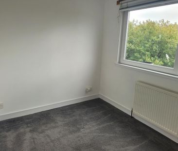 3 bedroom flat to rent - Photo 3