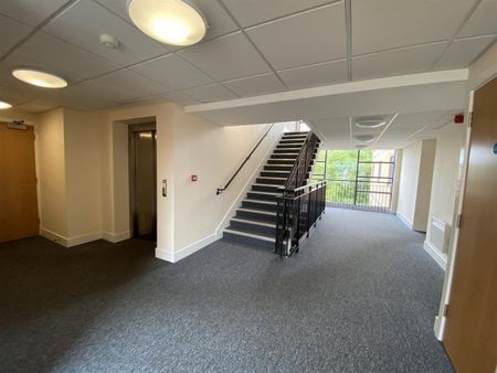 1 bedroom Flat To Let - Photo 4
