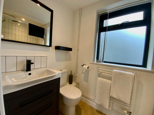 Courtney Road, Kingswood - Photo 1