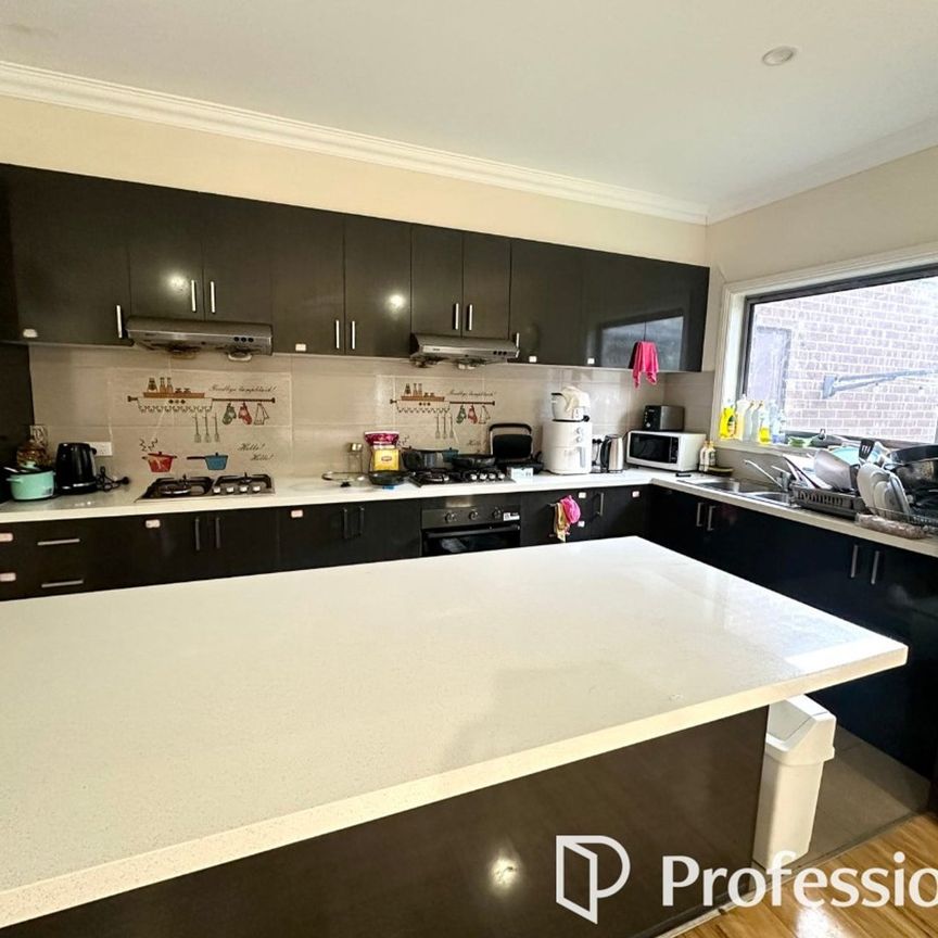 Fully Furnished Ensuite Room with All Bills Included - Photo 1
