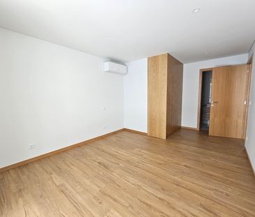 Semi-new 2 bedroom flat, next to the Wisteria Shopping Center! - Photo 4