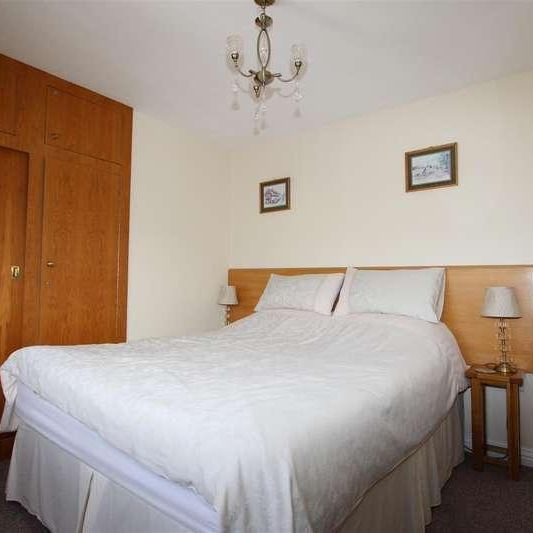 Squirrel Lane, Bradford, BD13 - Photo 1
