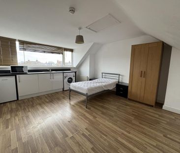 Studio to rent - Photo 2