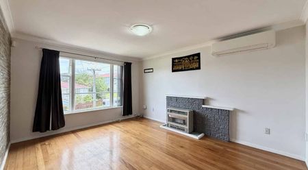 Sunny 3 Bedroom Home in Wainuiomata - Photo 5