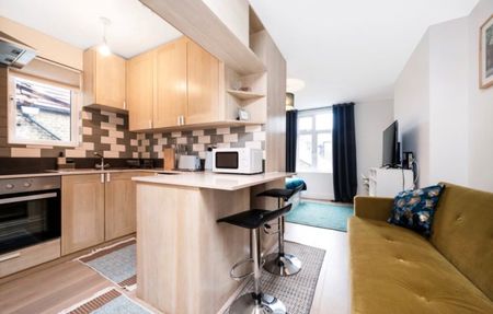 Studio Flat, Streatham High Road, SW16 - Photo 4