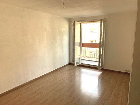 Appartement 4 pièces 70m2 MARSEILLE 15EME 704 euros - Photo 1