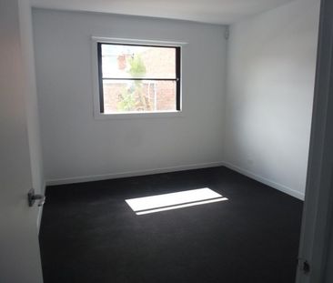 25 Victoria Street, Windsor VIC 3181 - Townhouse For Rent | Domain - Photo 3