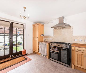 2 bedroom end of terrace house to rent - Photo 3