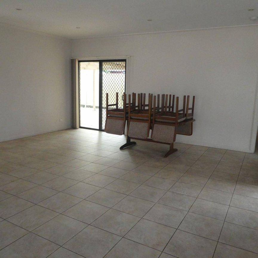 Large 2 bedroom house in East Bairnsdale - Photo 1