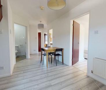 5 bedroom semi-detached house to rent - Photo 2