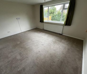 3 bedroom detached bungalow to rent - Photo 1