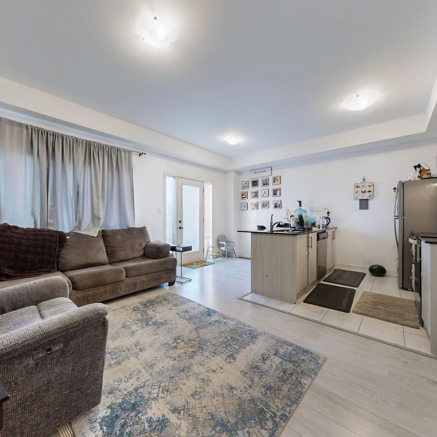 For Lease - 33 Pumpkin Corner Crescent, Barrie, Ontario - Photo 1