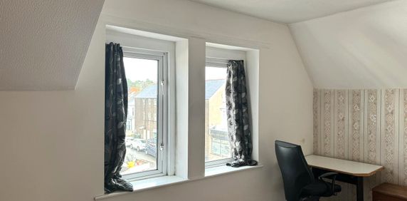 £575 PCM, All Bills Included, Furnished Room in a Shared House in Cowbridge Road East, Canton, Cardiff, CF5 1BB - Photo 2