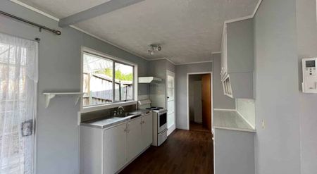 SUNNY 3 BEDROOM HOME - Photo 4