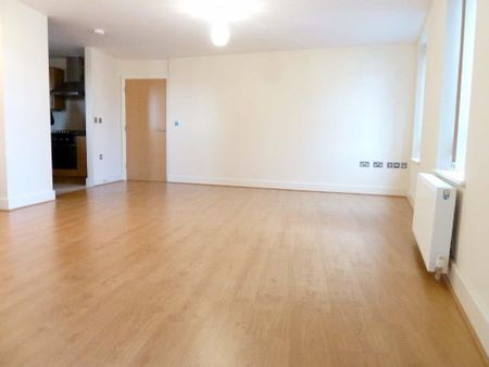 Chelsea Court, 2a The Parade, Epsom, Surrey, KT18 5FE - Photo 3