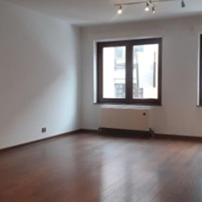 Appartement te huur in Mons voor € 675 met 1 slaapkamer - Photo 1