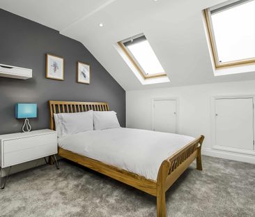 Large, Modern En-Suite Loft Room - Photo 1