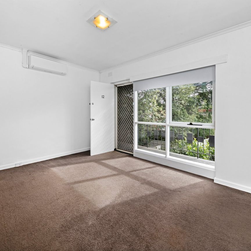 First floor, Light & Bright! - Photo 1