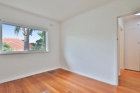 SPACIOUS, LIGHT-FILLED APARTMENT IN THE HEART OF SANDRINGHAM! - Photo 5