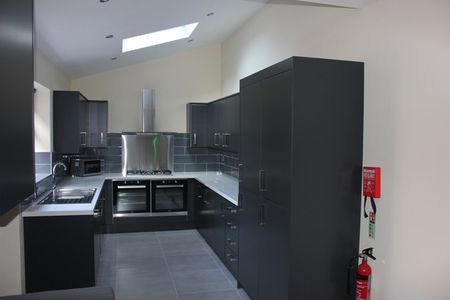 8 Bed Terraced House, Fairbank Avenue, M14 - Photo 5