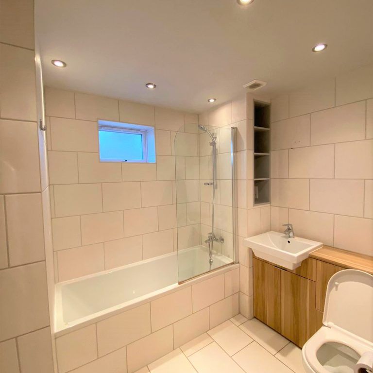 One/Two Bedroom Flat For Rent – HA5 – Pinner - Photo 1