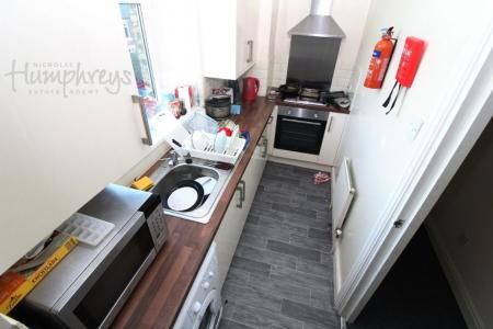 Flat 3, 21 Pickmere Road, S10 - Photo 2