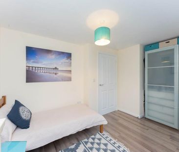 4 bedroom detached house to rent - Photo 4