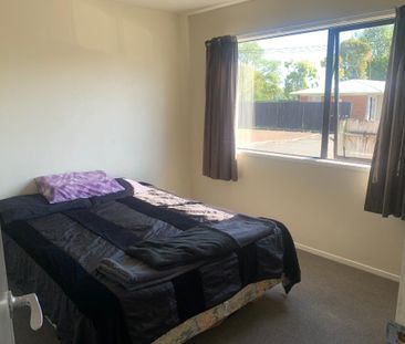 Two Bedroom - Next to Uni! Hillcrest - Photo 2