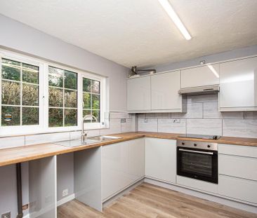 2 bedroom end of terrace house to rent - Photo 5